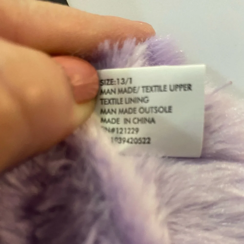 BEBE girl's medium‎ fluffy slippers in a purple color, Size Medium 13/1, NWT